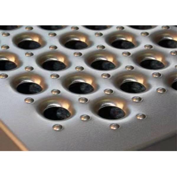 Perforated Serrated Grating , Grip Strut Safety Grating For Stair Treads