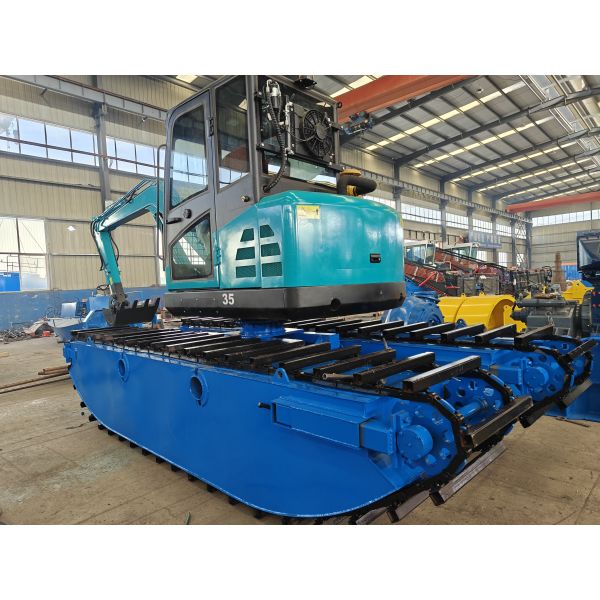 Amphibious Excavator Water Master Dredger with 20KG Capacity Long Distance Dredging Ability and 6.5m Dredging Depth