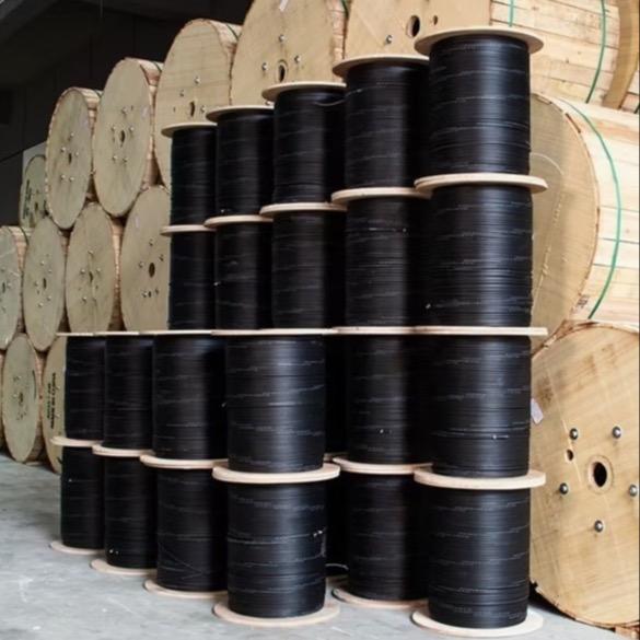 Outdoor metal butterfly shaped fiber optic cable with 1 core introduced