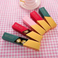 Des produits de luxe colorés rigides en forme de rouge à lèvres en forme de boîte à chocolat