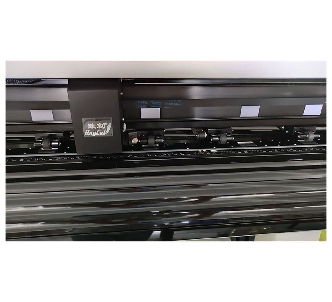 Anycut 55 Inch Large Format Economical Servo Motor Cutting Plotter With CCD Camera Positioning