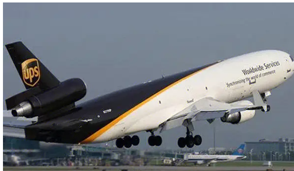 Дверь к перевозимому самолетами грузу двери от Китая к экспедитору DHL FEDERAL EXPRESS Пакистана выражает