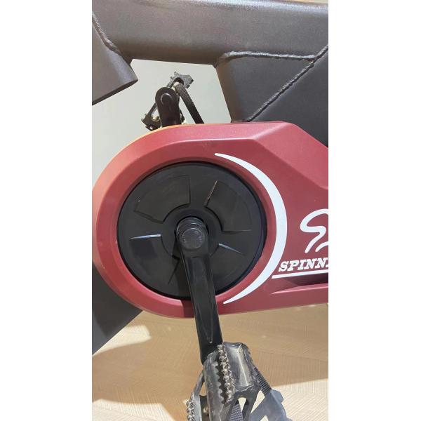 Spinning Bike Équipement de gymnastique commercial Entraînement cardiovasculaire Vélos d'exercice en intérieur