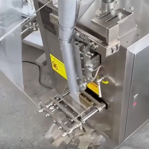 Vertical Automatic Granule Packing Machine High Speed Customized Packaging Machine With Bag Former