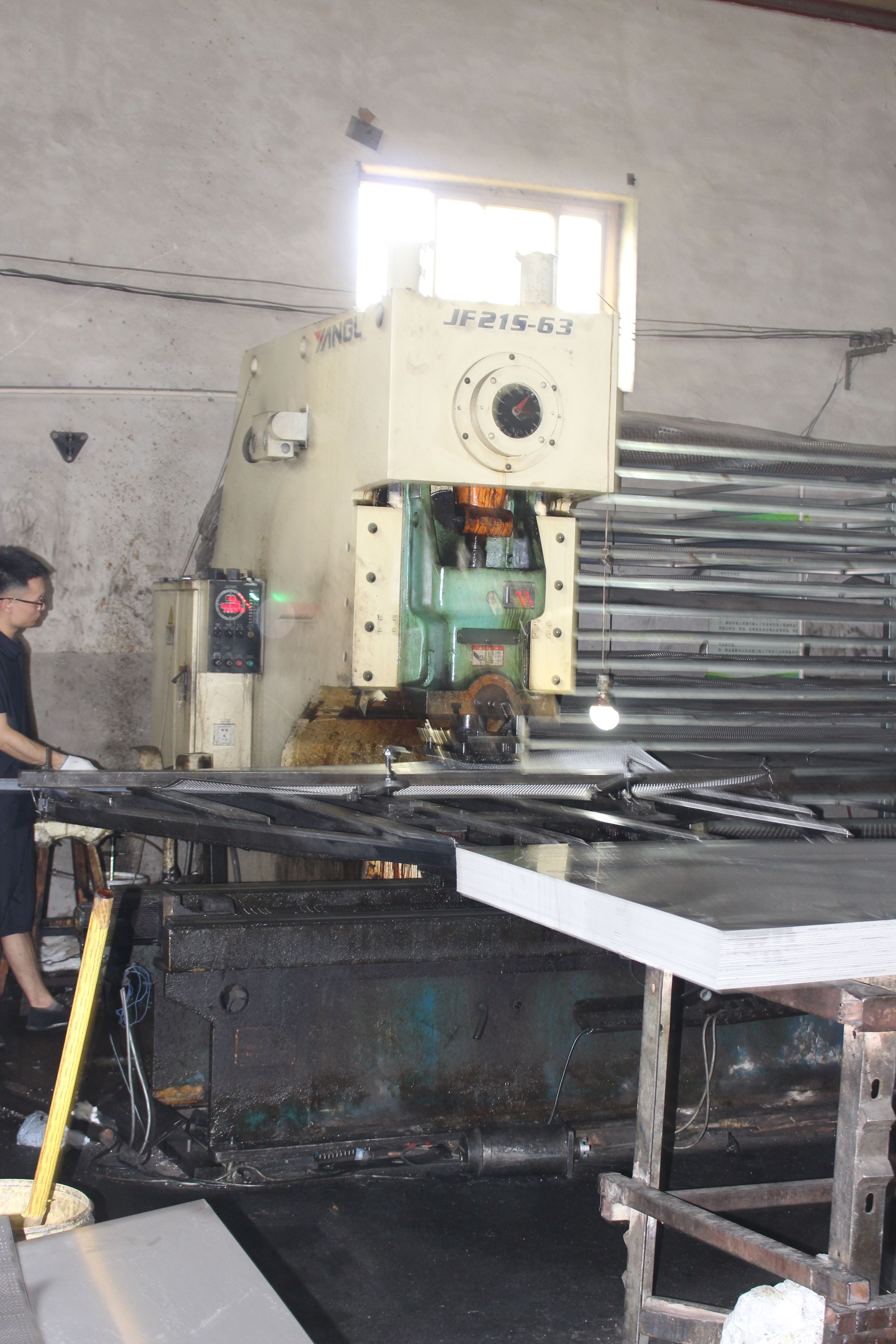 Custom Round Hole Stainless Steel Perforated Metal Mesh, Customizable Stainless Perforated Sheet
