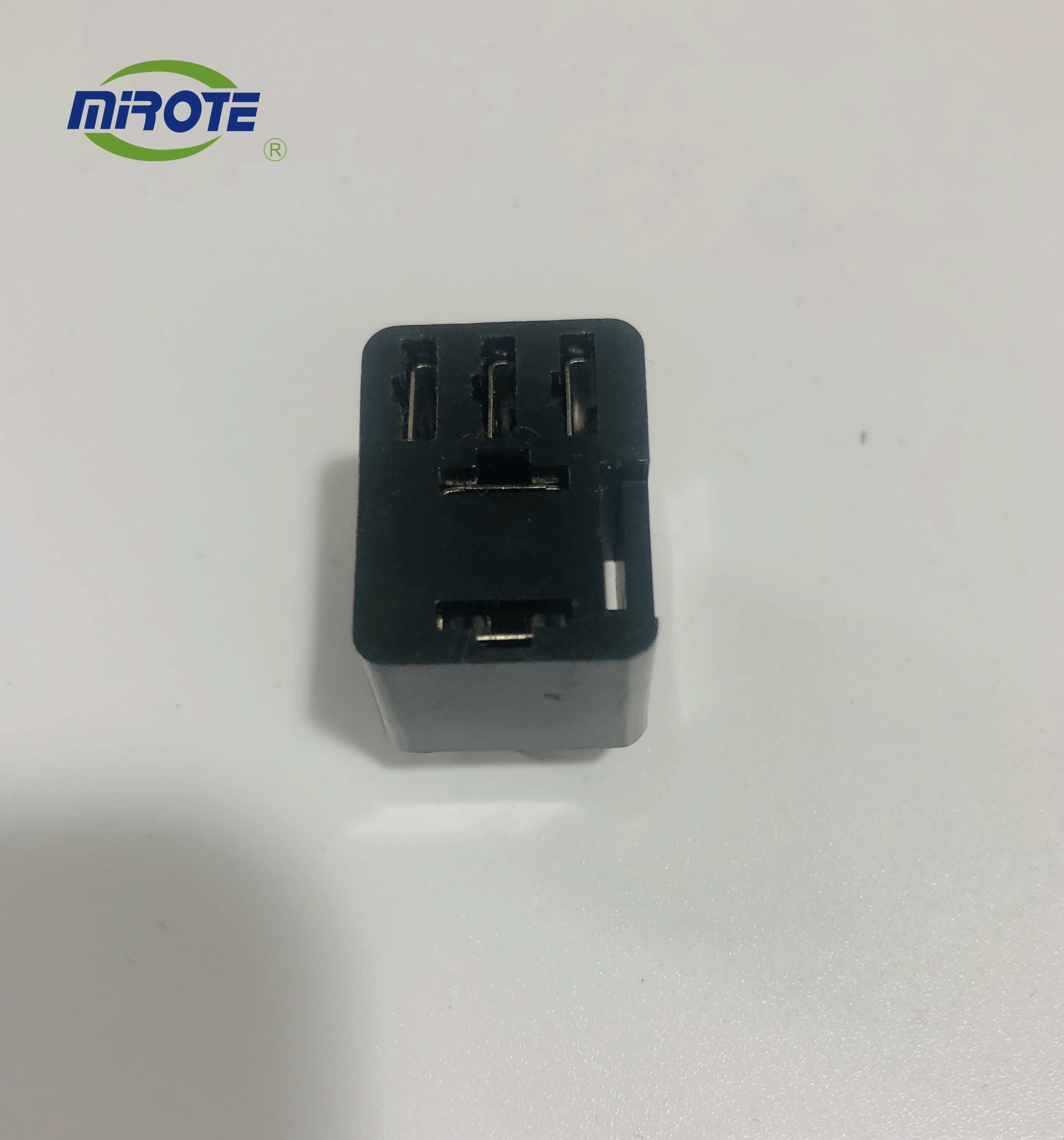 Электрическое гнездо реле автомобильное RY476 держателя Pcb 1235067