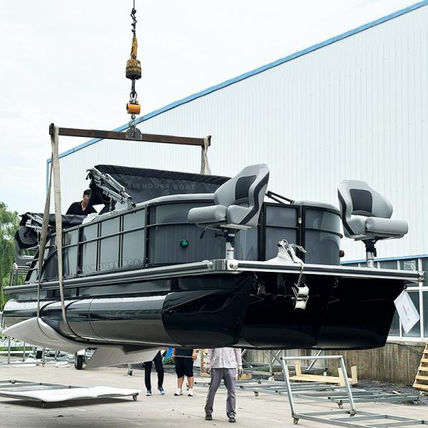 Un ponton en aluminium de luxe, un mélange parfait de style et de performance.
