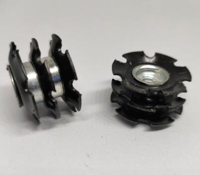 Star Type Plate Insert Threaded Nut / Carbon Steel External Teeth Nut 8.8 Grade