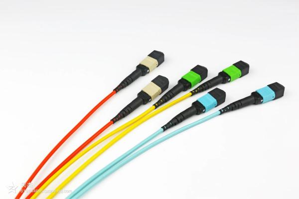 YINGDA Multi Core Fiber Optic Cable with High Density MPO MTP Connector for Fast Data Transfer