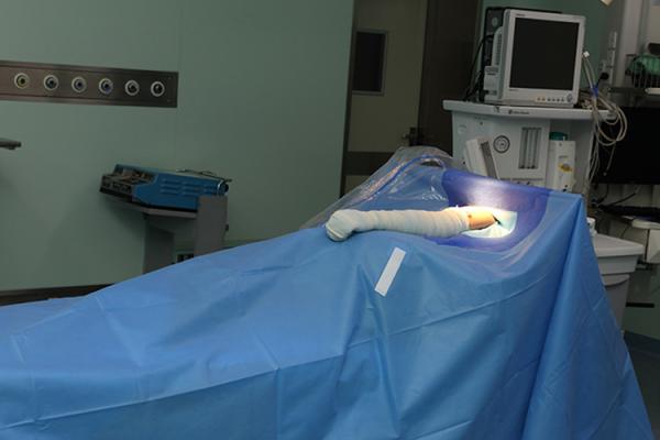 Shoulder Arthroscopy Disposable Hospital Sheets Drapes Gowns For Hospital OEM