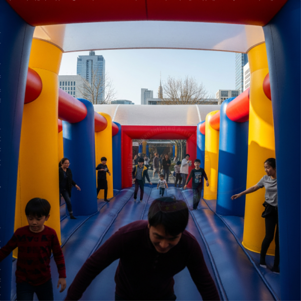 Tonghuan Factory Bouncer Park Giant Bouncy House Inflatable Maze Playground 160+ Person Capacity Durable Certified PVC Outdoor