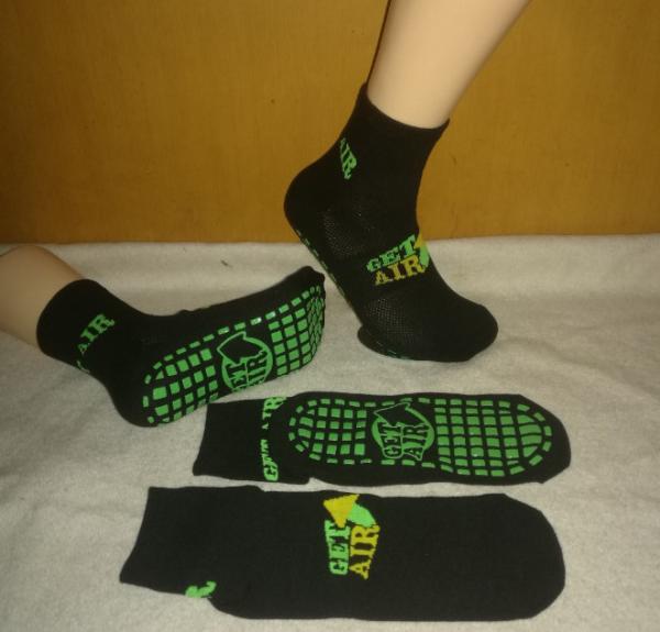 Black Color Anti Skid Grip Socks Get Air Trampoline Park Socks Non Slip Socks For Trampoline