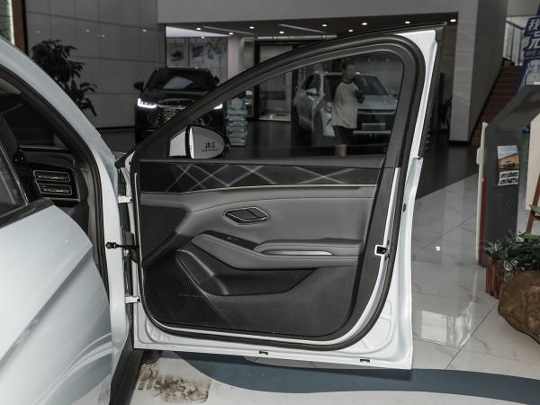2025 BYD Electric Car Qin L EV Multi-link Suspension indépendante Chargement rapide Nouveau modèle Vente à chaud avec toit ensoleillé