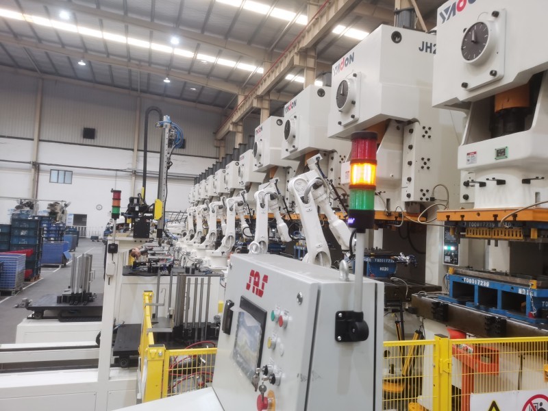 Compact Robotic Stamping Line