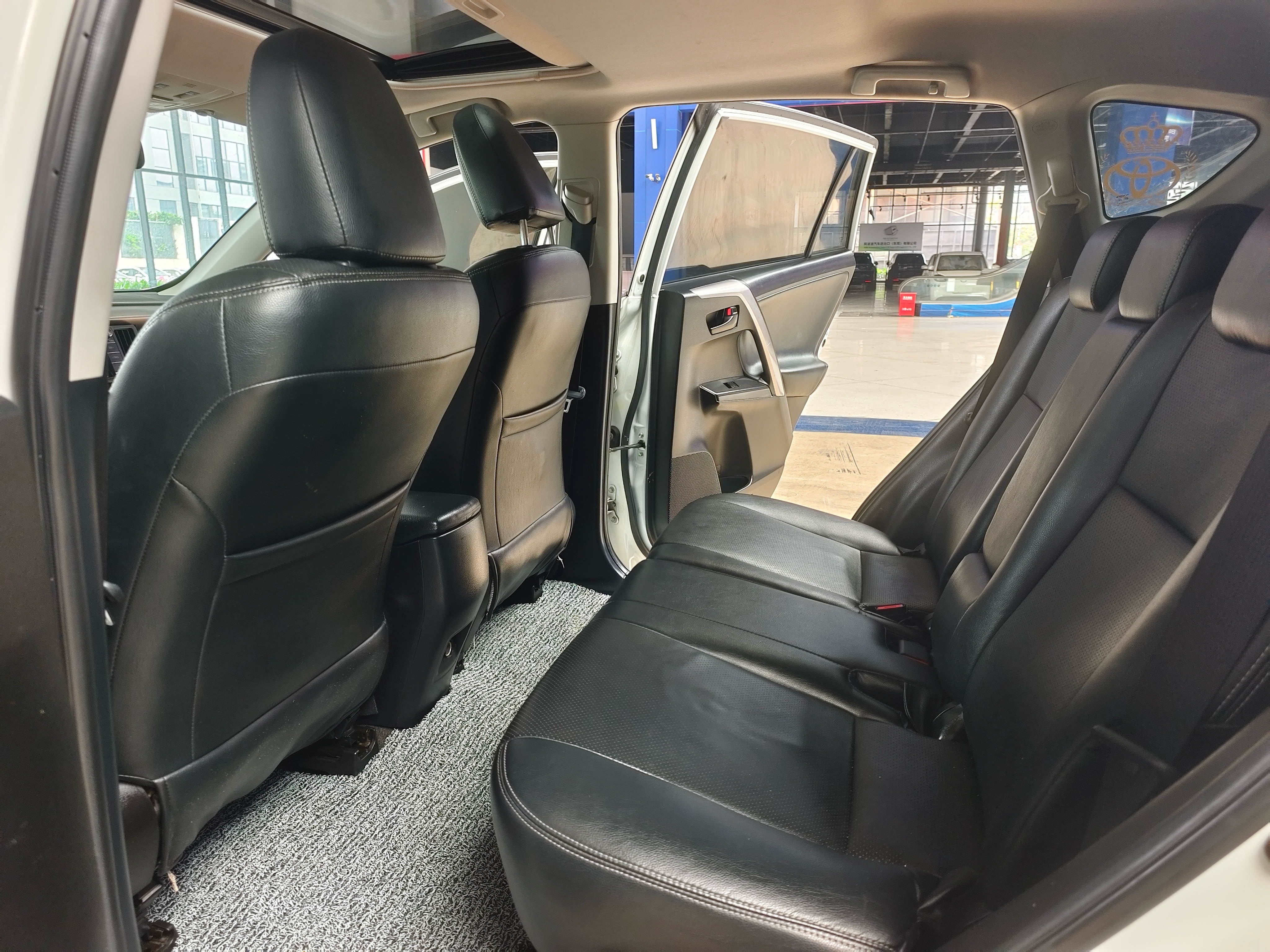 Used 2018 Toyota RAV4 2.0L CVT 2WD Fengshang Edition Compact SUV 151Ps Engine 5 Seat Cabin