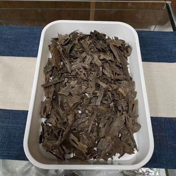 Top grade OUD Agarwood aromatic wood chips perfect for distillation extraction and luxury fragrance formulation processes