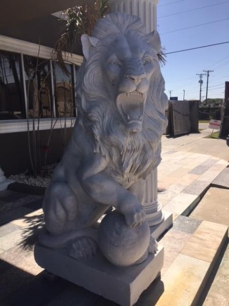 Front Door Granite 1.8m Height Sitting Lion Sculpture , Stone Carving Sculpture