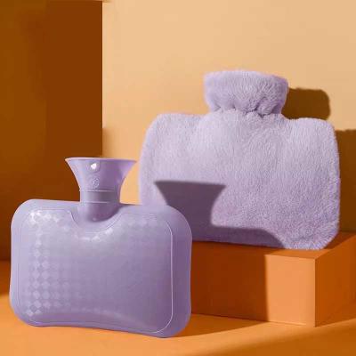Une bouteille d' eau chaude pour les crampes, 1200 ml / 1500 ml de capacité, sac d' eau chaude pour soulager la douleur.
