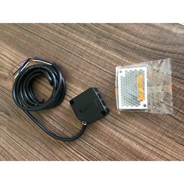Autonics BEN7M-MDR Retro-reflective Photoelectric Sensor with 7m Detection Distance Relay Output and IP54 Protection