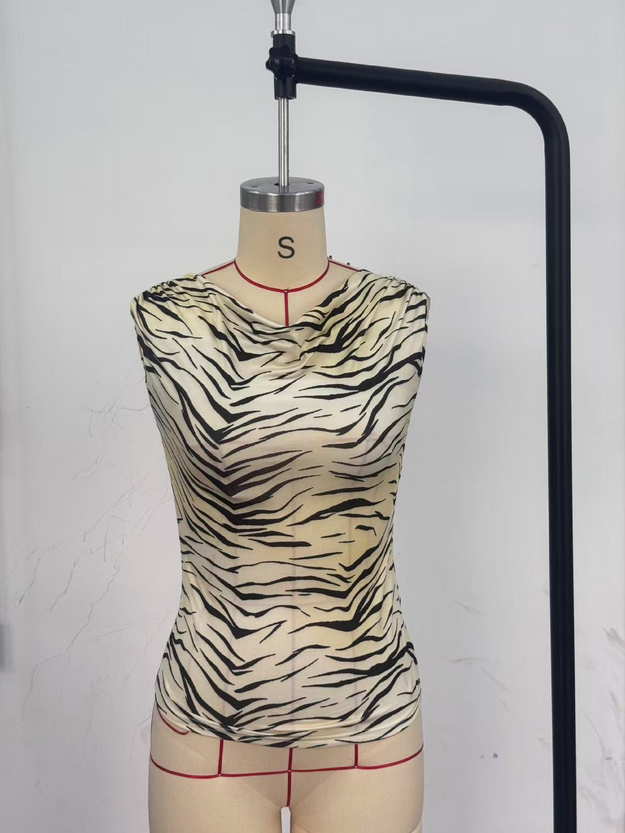Women's Off-Shoulder Tiger Print Crop Top with Stretch Fabric and Slim Fit