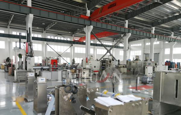Flat die head technology,and automatic loading preform technology.