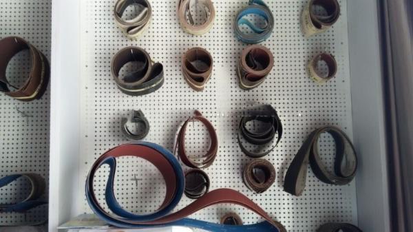 Ceintures de ponçage abrasives durables pour le métal