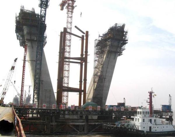 Hangzhou Gulf Bridge (Zhejiang province, China)-Climbing Formwork