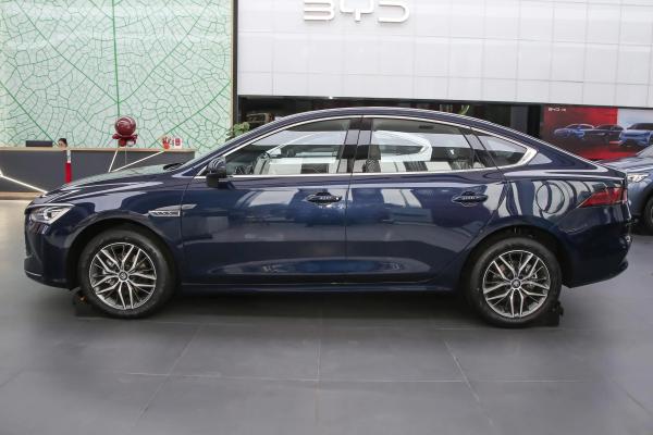 Byd Qin Plus Dm-2024 Dm-I Honor Version Compact Sedan PHEV Car with 120Km Maximum Speed