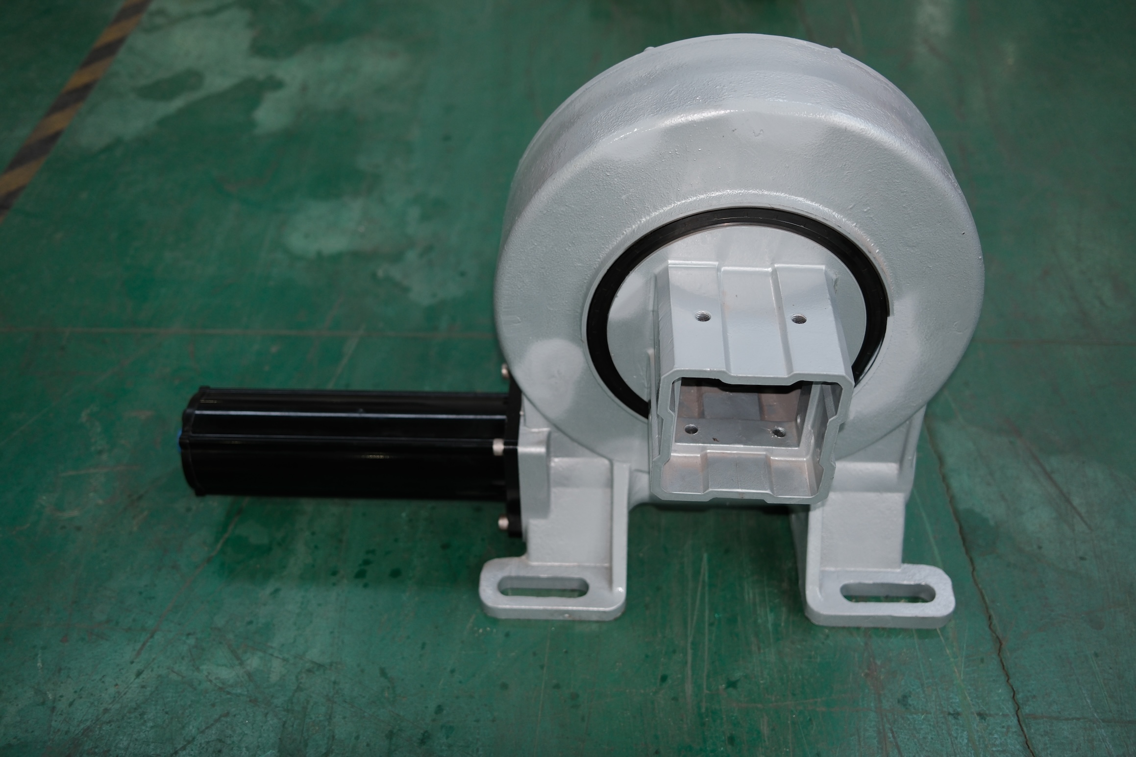 HT VE Hourglass Worm Gear Slew Drive with Self-Locking and ±60° Custom Rotation