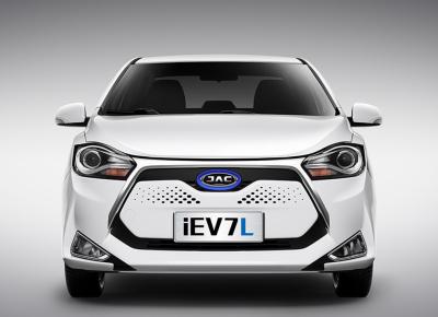 320KM Jianghuai JAC Electric Car 4 portes 5 sièges avec la batterie de LFP