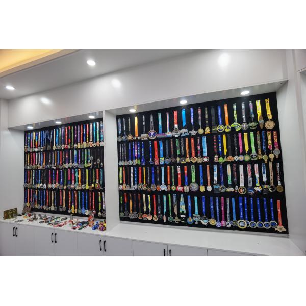 Medalla de brillo de esmalte suave con cinta