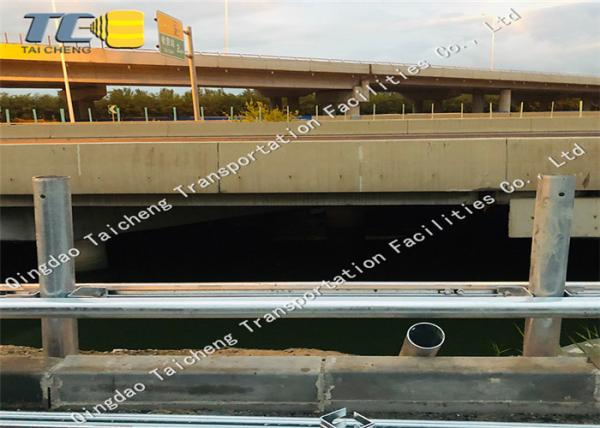 RBD245 ISO Rolling W Beam Safety Barrier , Polyurethane Crowd Control Barriers
