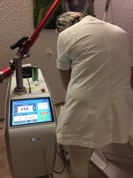Medical Clinical  Pigmentation Removal Machine Q Switch Nd Yag Laser Tatoo Removal Laser Machine