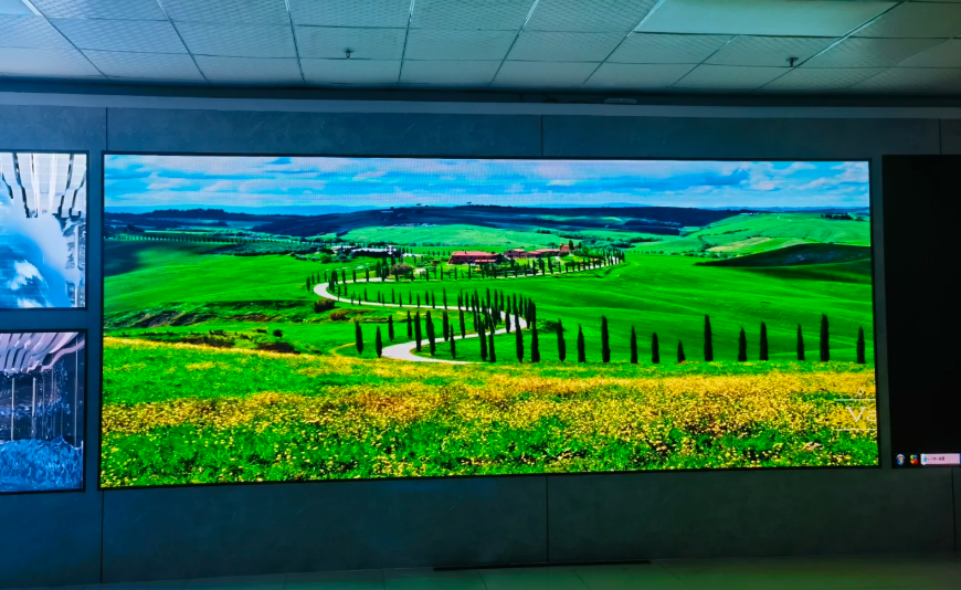 Small Pixel P2.5 Indoor LED Display Full Color LED Video Screen Wide Viewing Angle