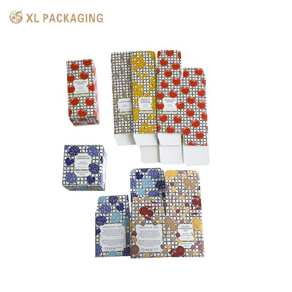 Impresión Leopard Mujeres Bolso de mano Cajas de embalaje de ropa roja Caja de papel plegable para regalos