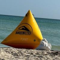 Equipamento de brinquedos aquáticos Boia de tubo de água Boia triangular inflável Boia flutuante Boia para o mar