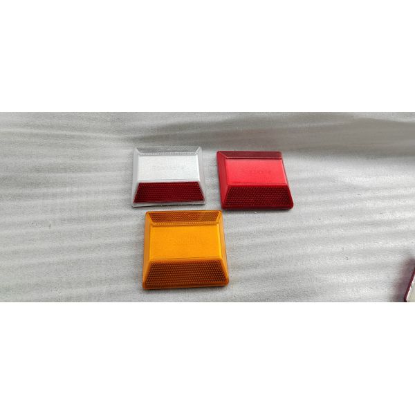 Road Stud Amber PC 20tons High Resistance Good Visibility Reflective Raised Markers ABS Road Stud LOGO Customs with Sand Studs 