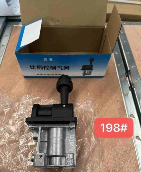Hydraulic Lift Control Valve 14750667 HOWO Truck Parts HYVA