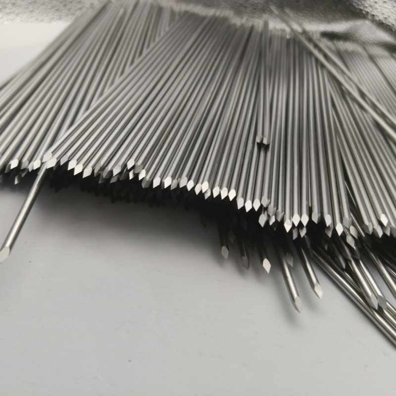 Blunt Three Edged Needle Threaded with Sandblasting Scale