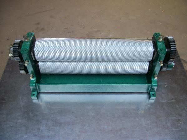 Embossage de cire d'abeille Press Mold Comb Emboss Used Manuel en alliage d'aluminium en rouleau Embosser Fondation de cire d'abeille