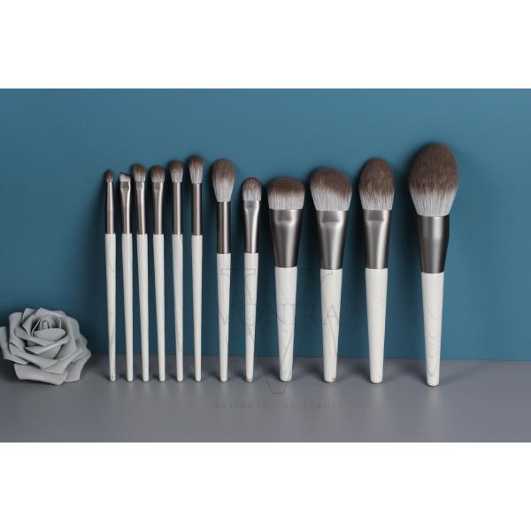 Vonira Новое прибытие Биоразлагаемые кукурузные волокна Макияж порошок щетка с серой алюминиевой решеткой Эко свободное деревянное рукоятка