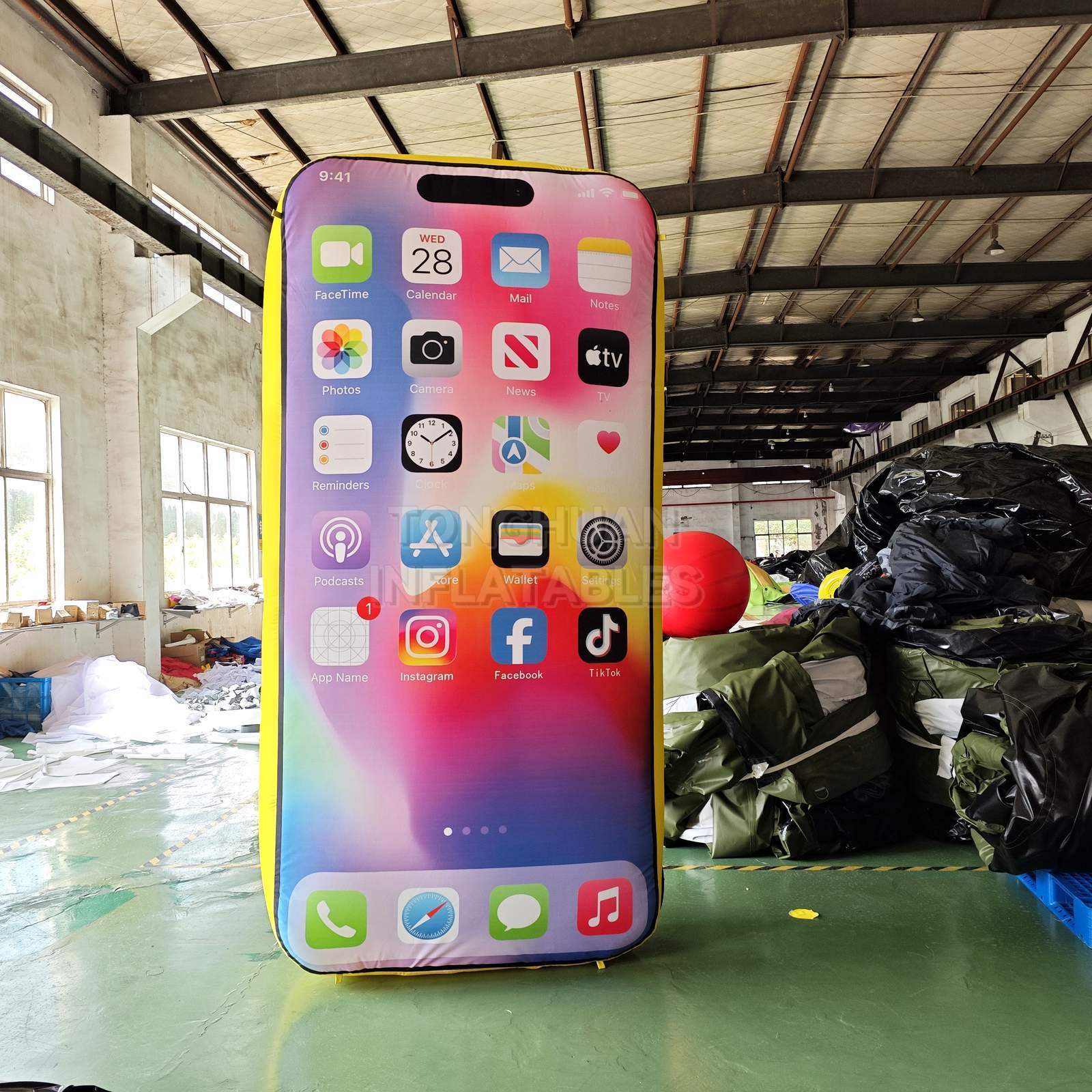 Custom Giant Inflatable Smartphone Advertising Model with Full Color Printed Screen for Brand Promotions Exhibitions and Retail Displays