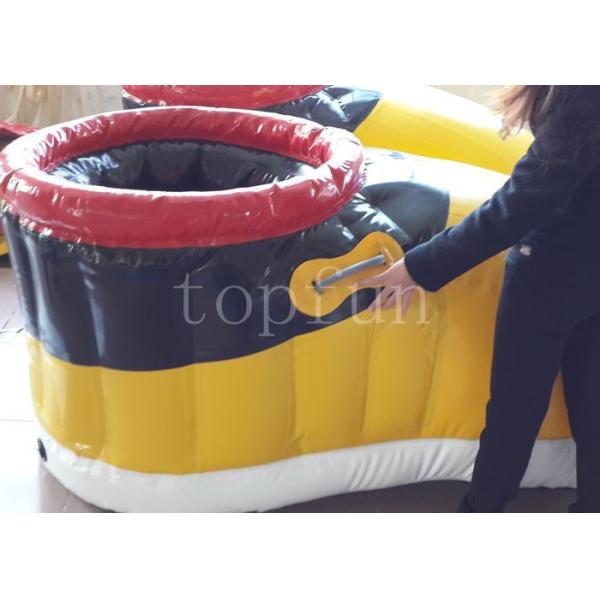 Sapatas infláveis amarelas do PVC para o campo de futebol inflável interessante de passeio da raça