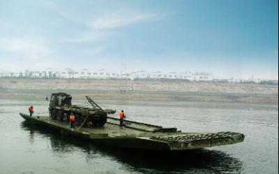 Ponte de flutuação militar seguida do poder da ponte provisória da carga 72t