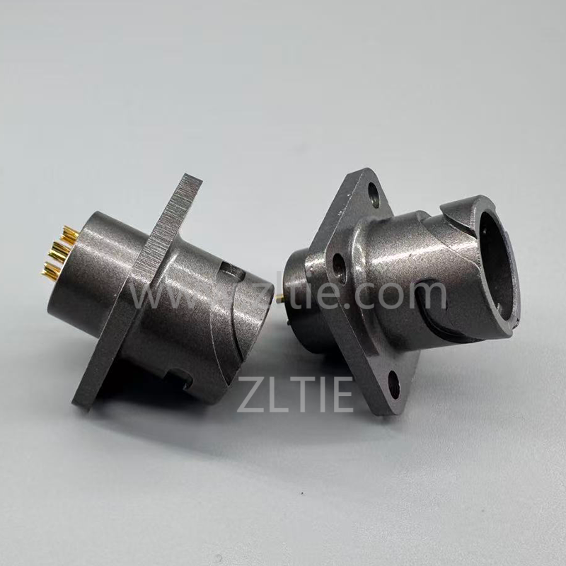FQ14 Series 4-Pin Square Flange Male Socket