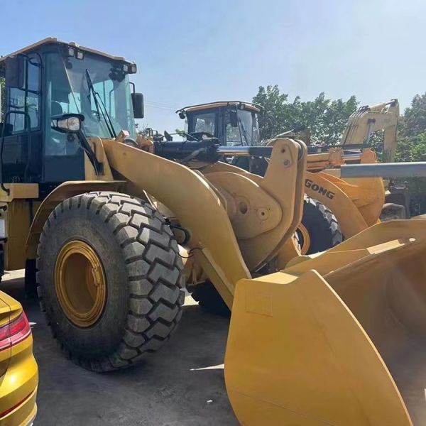 Cat 950G wheel loader, rated load capacity of 6 tons, durable and efficient