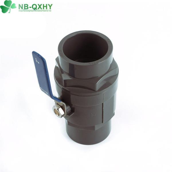 QX Máquina de manuseio de aço inoxidável plástico PVC 2 peças válvula de esferas com tomada / extremo roscado