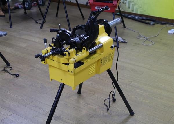 Portable Electric Pipe Threading Machine Cam Action 25 RPM Spindle Speed