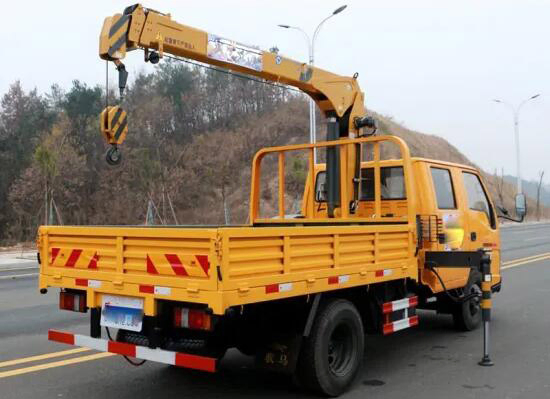 Small Truck Mounted Cranes Dongfeng 2t Knuckle Boom Truck Crane With 3 Arms