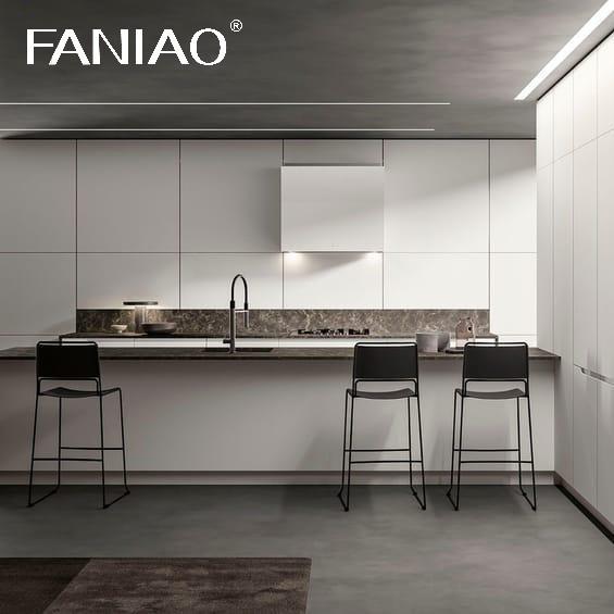 Casa personalizada Cozinha de luxo de alto padrão Armário de parede branco inteligente Armário de exibição Armário de cozinha de villa
